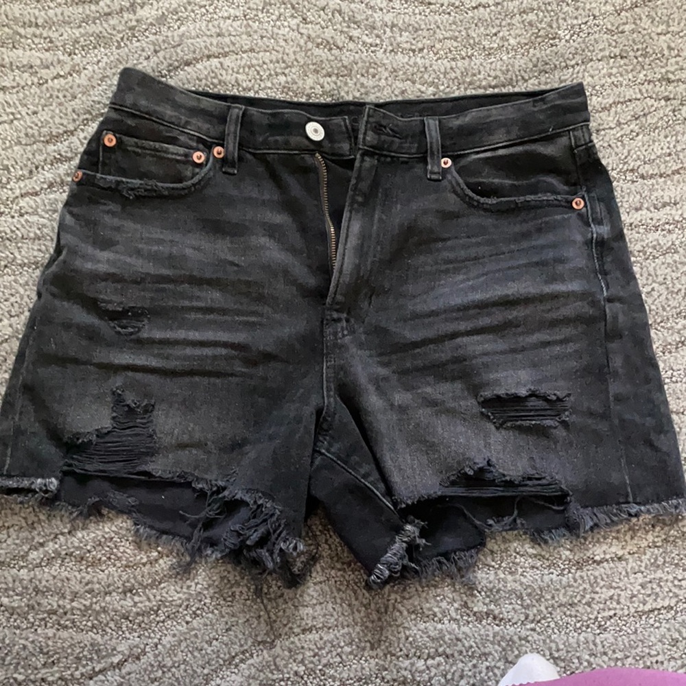 Black Distressed High Waisted 90’s Boyfriend Short